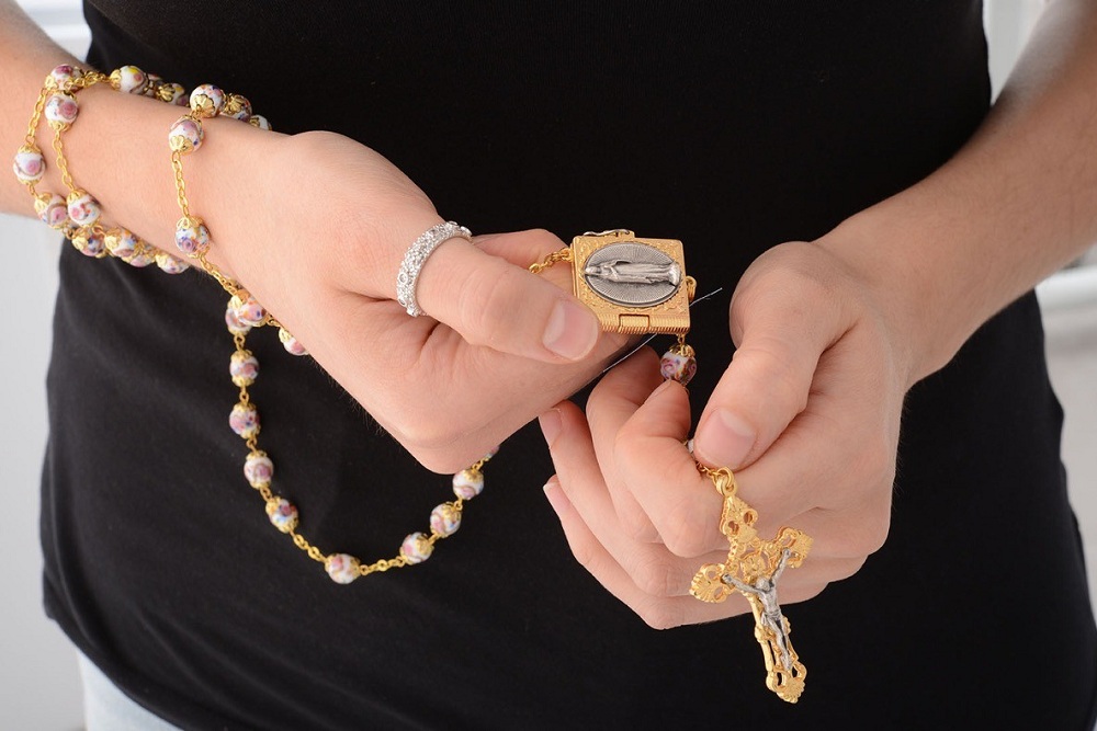 Come recitare il rosario - i 10 passaggi fondamentali