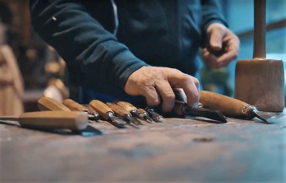 Presepe in legno: tecniche di realizzazione degli artigiani di Holyart -  Holyblog