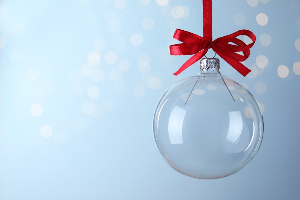 Come decorare all'interno le palline di Natale trasparenti - Holyblog